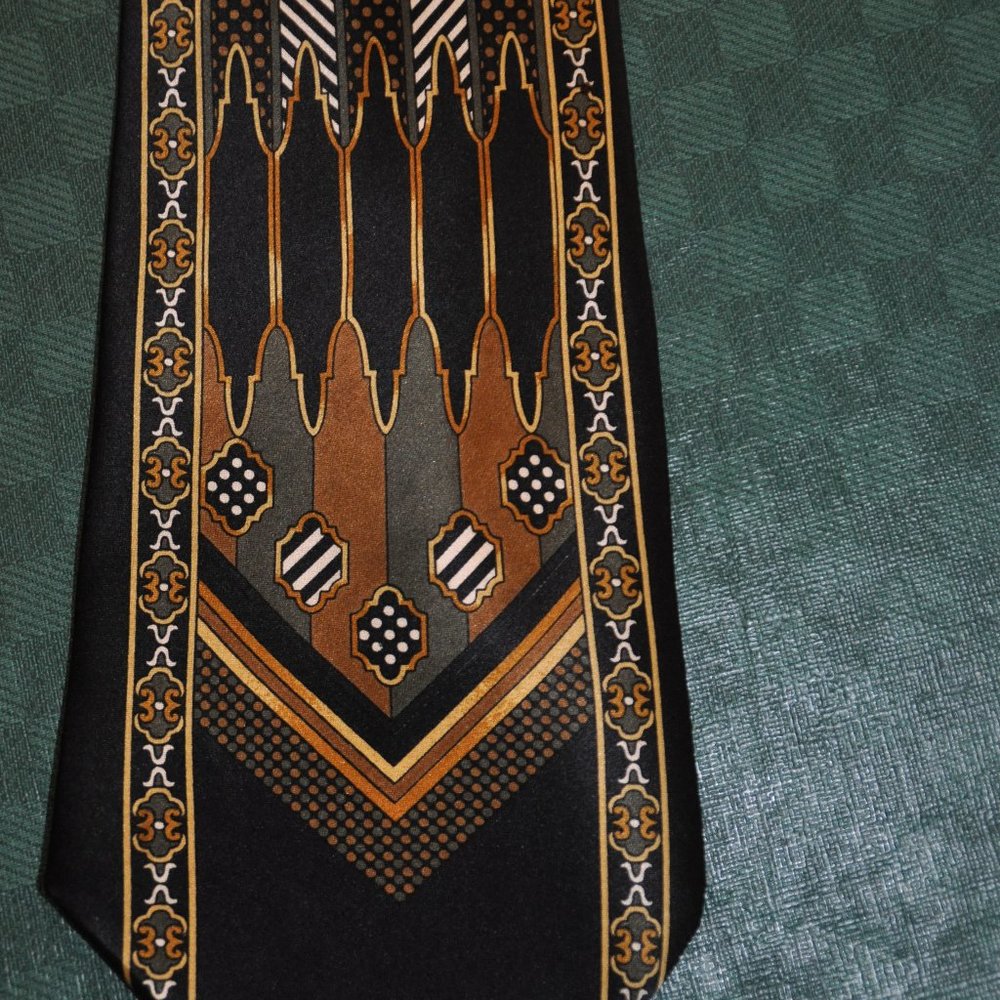 Bernini Beverly Hills geometric design tie